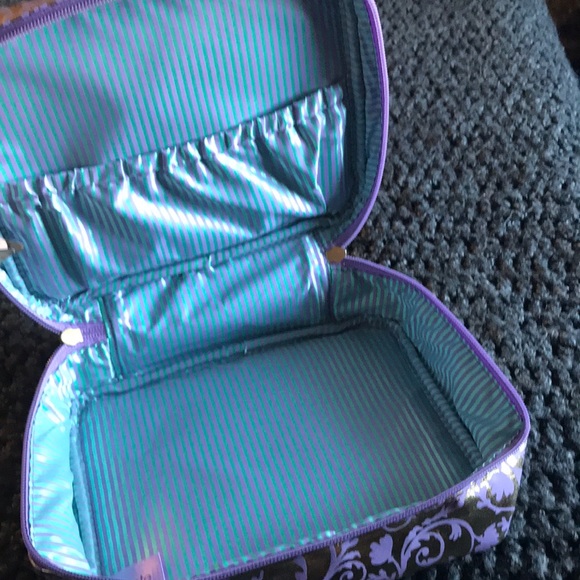 Never Used Tarte Makeup Case - Picture 3 of 4